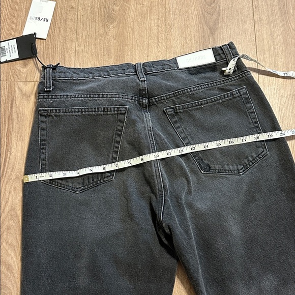 NWT Re/Done 70’s Straight Worn Black With Rip Jeans Size 30 - Picture 7 of 9